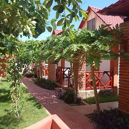Bungalows Y Cabanas, Las Barracas De La Barra Malucano エクステリア 写真
