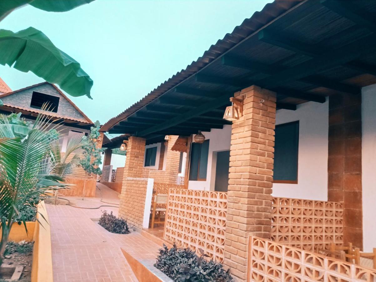 Bungalows Y Cabanas, Las Barracas De La Barra Malucano エクステリア 写真